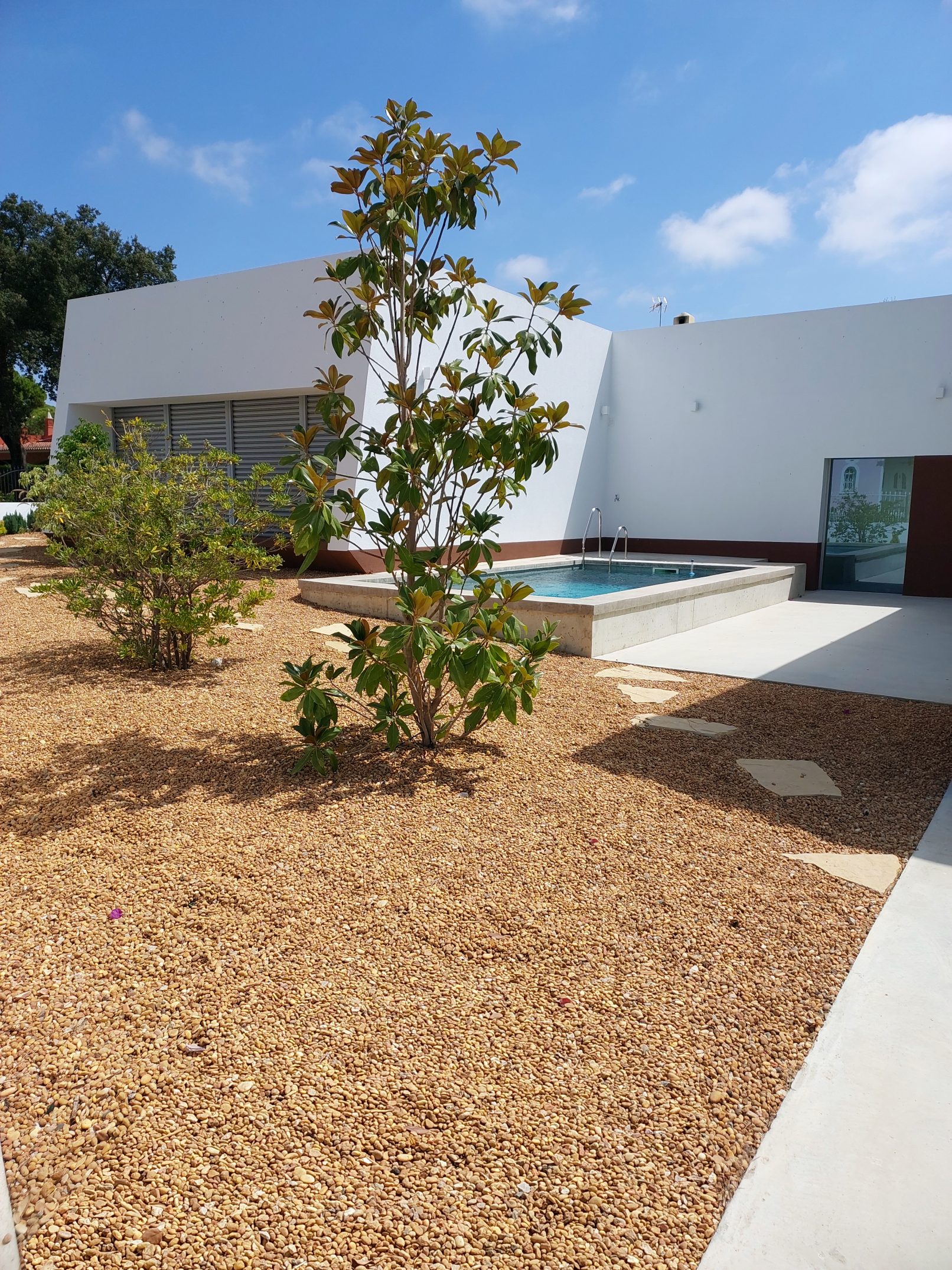 Casa em Loulé com Arquitectura do atelier Oval