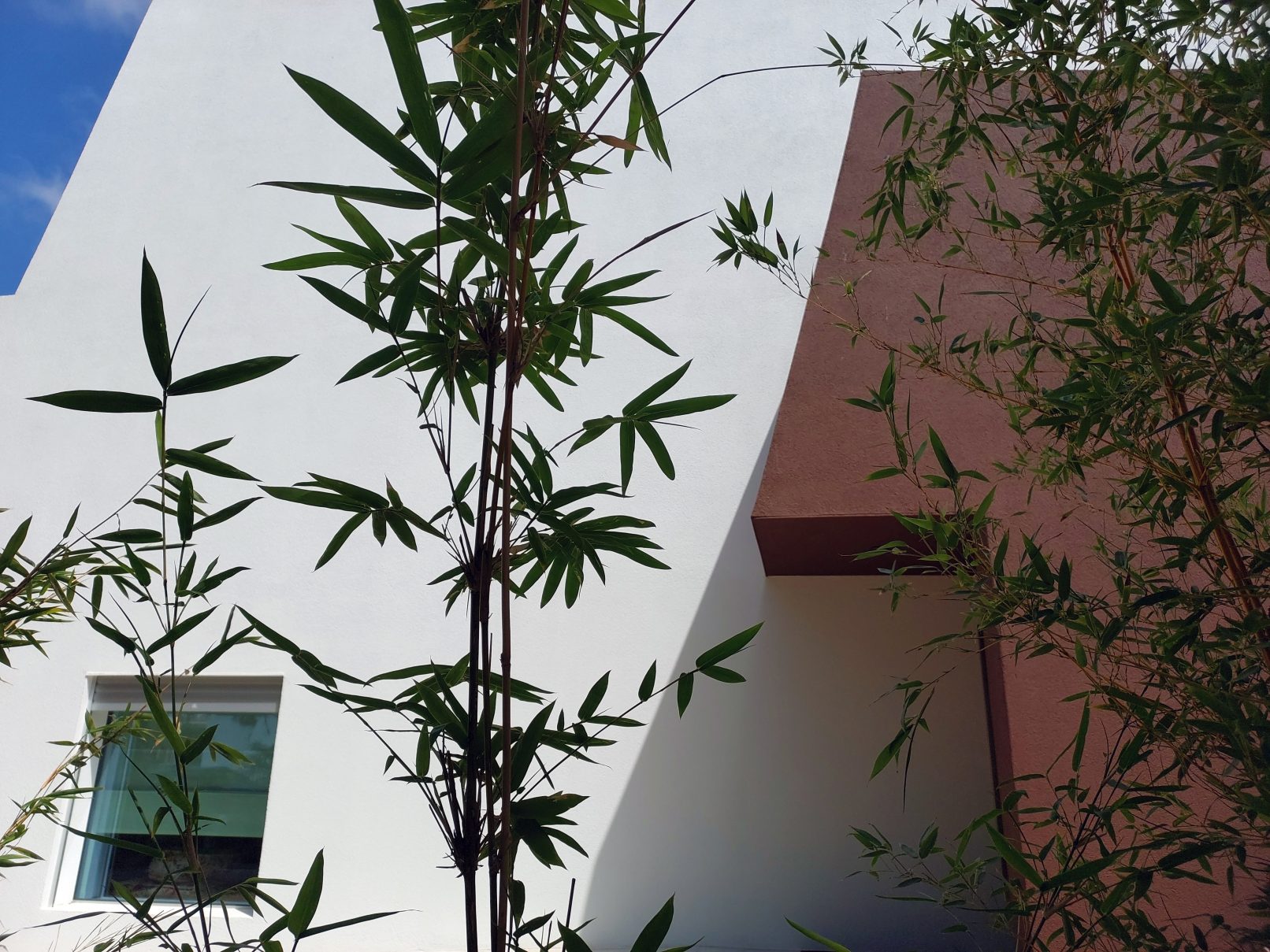 Casa em Loulé com Arquitectura do atelier Oval